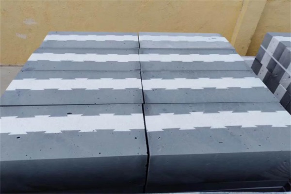 混凝土复合自保温砌块生产设备 绿色环保墙材生产模式